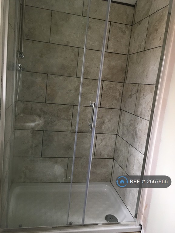 1 bedroom flat in Dimsdale Parade, Newcastle, ST5 (1 bed) (#2667866)