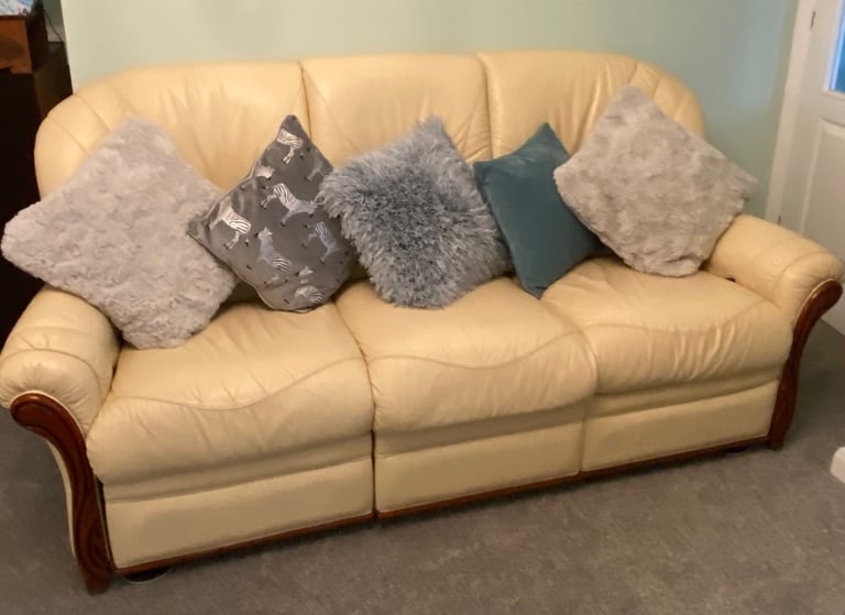 image for CREAM LEATHER SOFA FURNITURE VILLAGE ITALIAN 3-SEATER WITH 2 OPTIONAL MANUALLY-OPERATED FOOTRESTS 