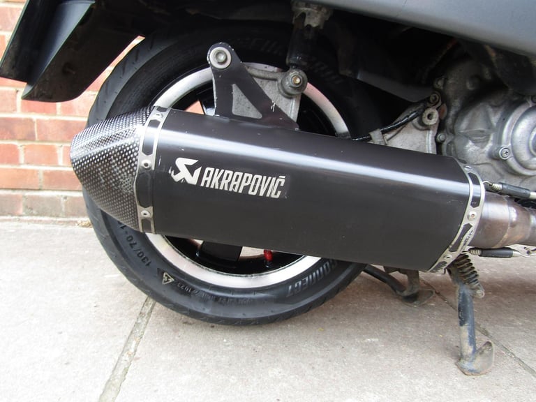 Piaggio Vespa GTS 300 * ONE KEEPER FROM NEW * 9850  MILES* MAT GREY * 