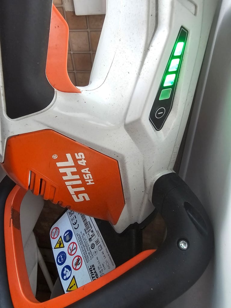 Stihl HSA 45 BATTERY HEDGE CUTTER 