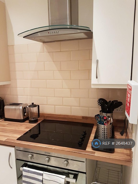 2 bedroom flat in Halmyre Street, Edinburgh, EH6 (2 bed) (#2648437)