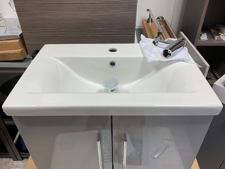 NOVUM Tempt 600 wall hung vanity gloss light grey, ceramic basin, mixer and waste 