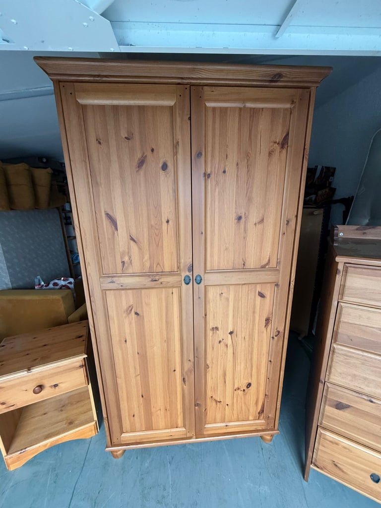 Pine Suite wardrobe and chest drawers plus 2 sidetables. Can deliver