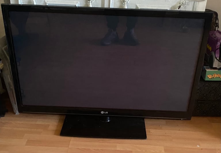 LG 42PJ350 42 Inch LCD HD Plasma TV with Built In HD Tuner