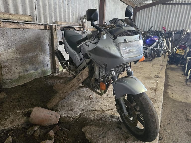 1987 HONDA VFR750F RC24 GENUINE BARN FIND WINTER PROJECT SPARES OR REPAIRS