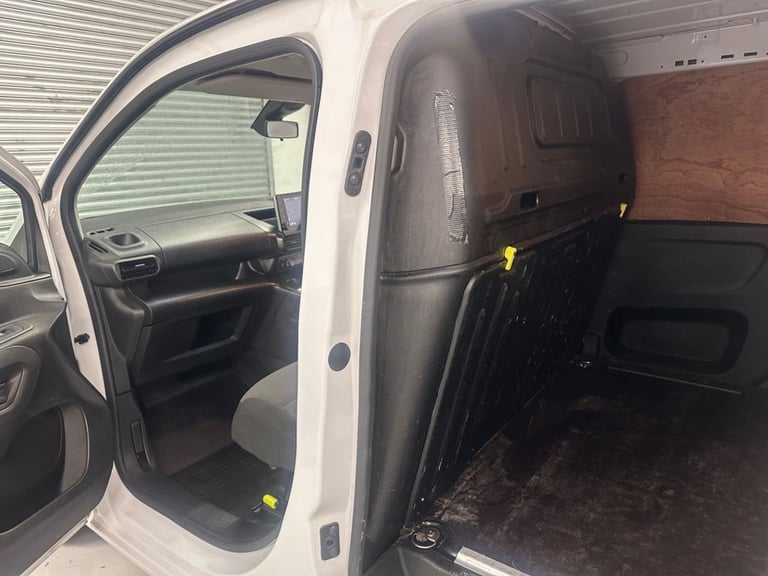 2023 23 VAUXHALL COMBO 1.5 TURBO D 2300 PRO L1 H1 EURO 6 100 BHP * 20,300 3 SEAT