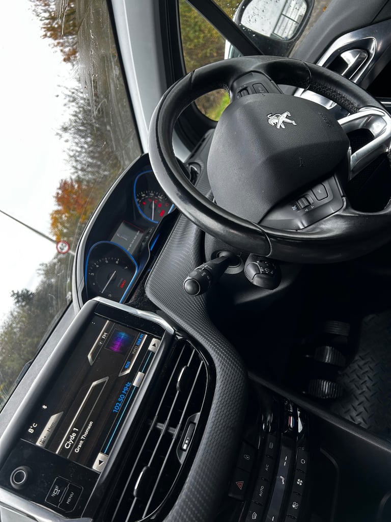 Peugeot 2008, 2014 Hatchback , Manual, 1199 (cc), 5 doors