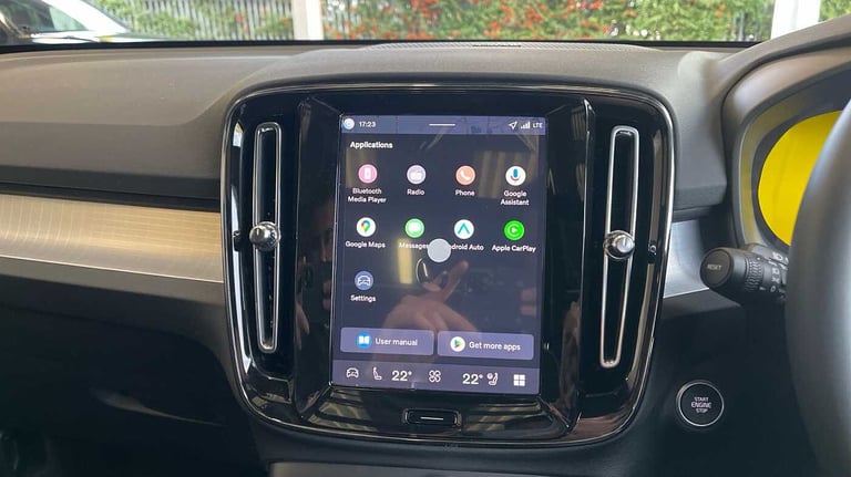 2025 Volvo XC40 2.0 B4P Ultra Black Edition 5dr Auto ESTATE PETROL Automatic