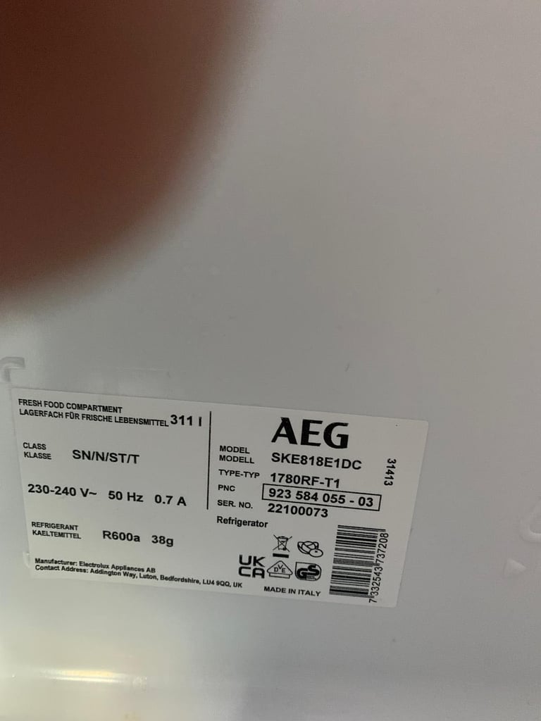 AEG TALL INTEGRATED FRIDGE