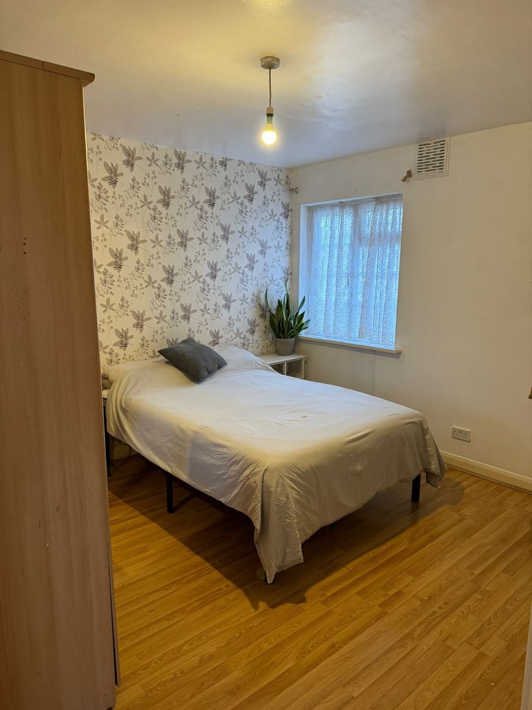 Double Room - Penge West Station