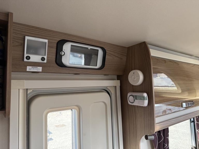 2020 SWIFT Challenger x835 4 Berth fixed island bed