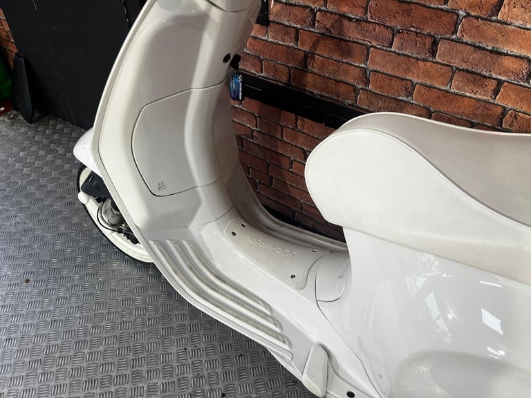 Piaggio Vespa 125cc Scooter JUSTIN BIEBER LIMITED EDITION 