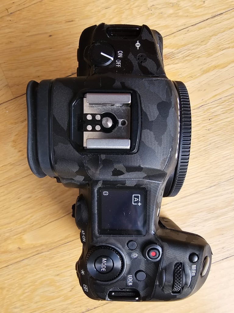 Canon EOS R5 + RF 24-105mm f/4L IS USM Kit – Mint Condition, Low Shutter Count, Boxed