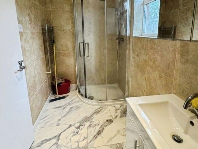 6Bed 3Bath House to rent in Harrow - Thomson Road