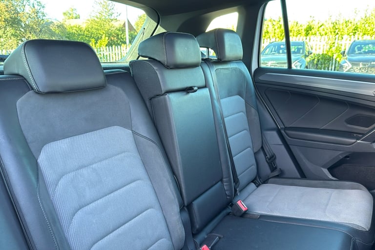  Volkswagen Tiguan 2.0 Tdi Bluemotion Tech R Line Suv 5dr Diesel Dsg 4motion