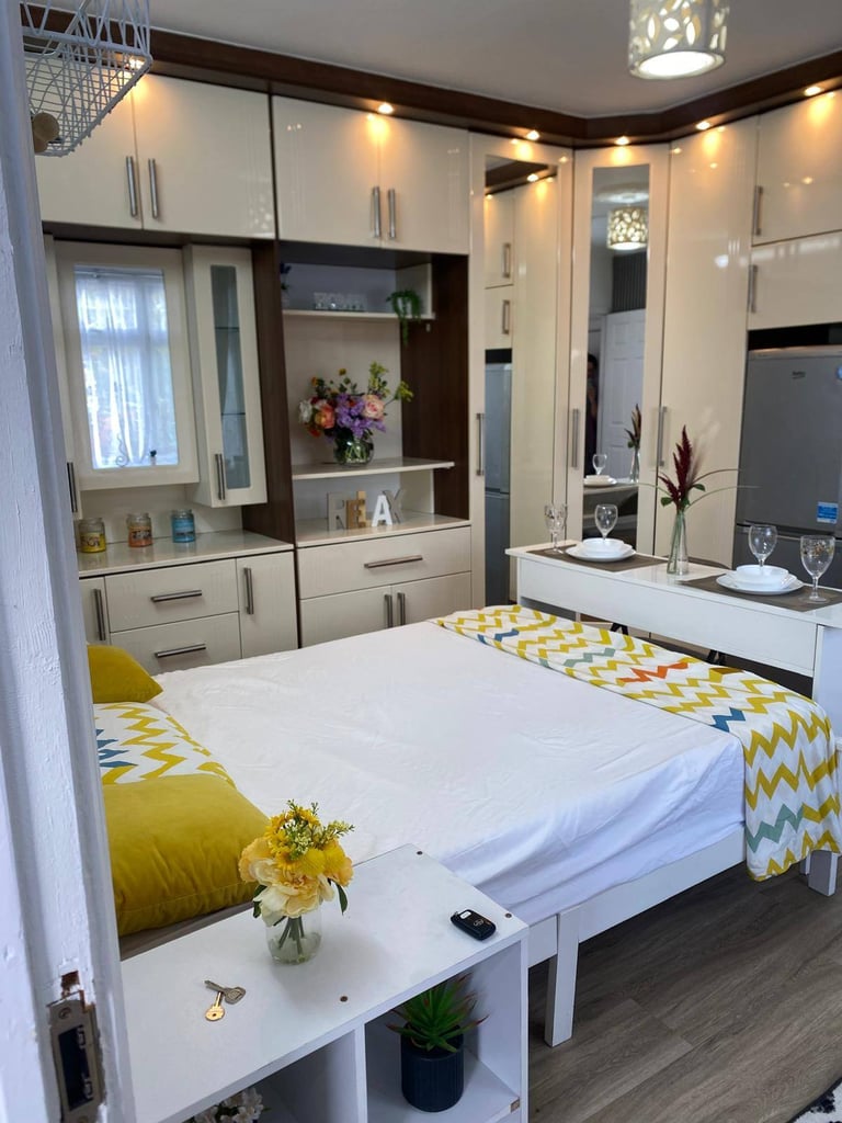 Seperate & Spacious Studio for Rent – TW4 5JL