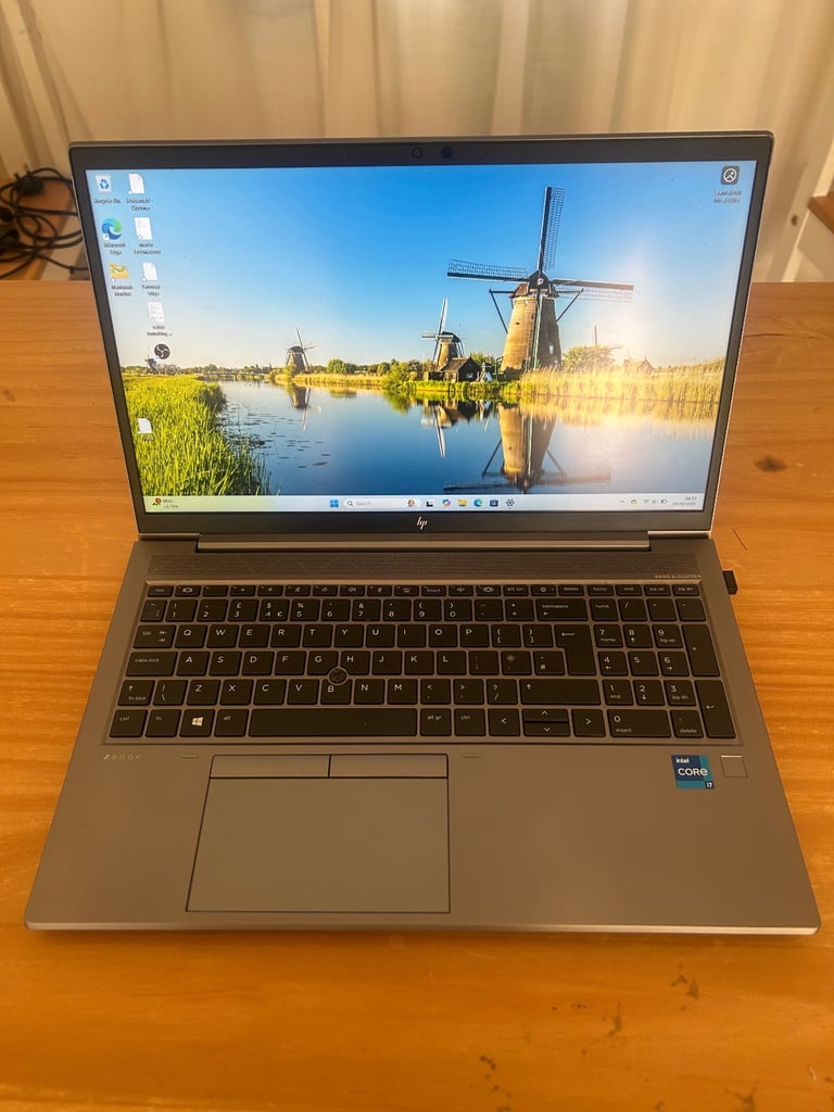 HP ZBOOK FireFly 15 - Powerful for Video Editing Streaming