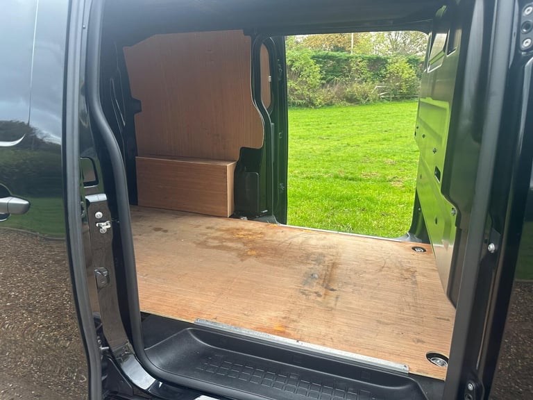 2022 Vauxhall Vivaro 2700 1.5d 100PS Dynamic H1 Van PANEL VAN DIESEL Manual