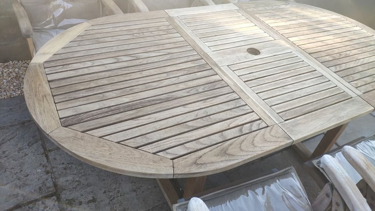 Extendable Winchester Collection Solid Teak  Garden Table & 5 Reclining Chairs & Cushions.