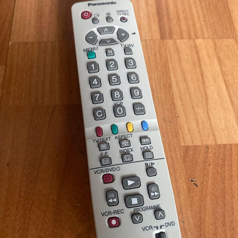 Panasonic Quintrix TX32PS500 CRT Retro Gaming TV with Surround Sound System and  Remote