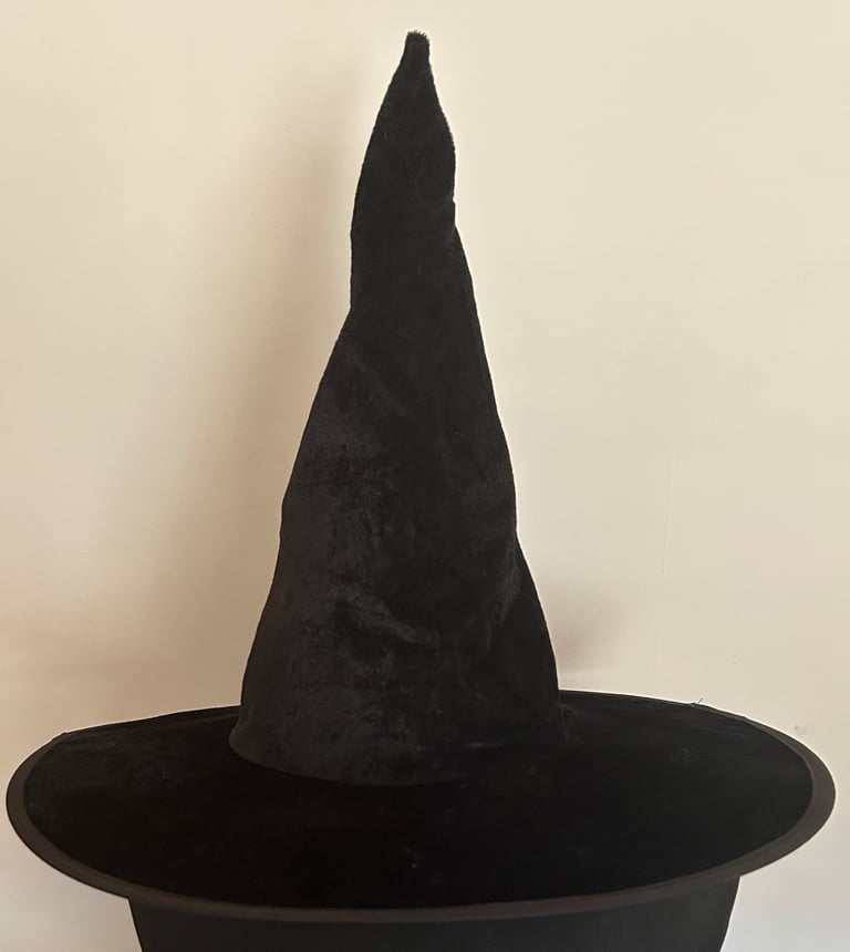 Halloween Hanging Spooky Glow In Dark Skeleton Velvet Witches Hat & Halloween Confetti x 7 Packs