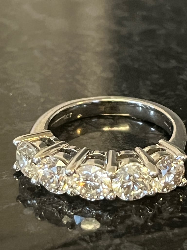 Diamond (5)stone gold ring 