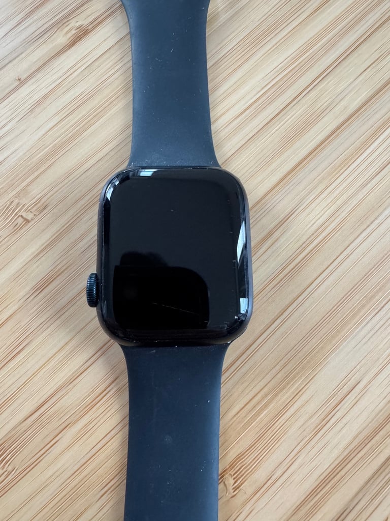 Apple Watch Series 8 (41mm) – Excellent Condition, Original Packaging & Accessories