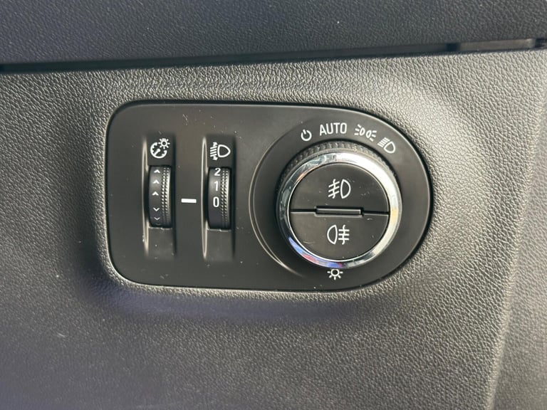 2015 Vauxhall Corsa 1.4i ecoFLEX Energy Euro 6 5dr (a/c) HATCHBACK Petrol Manual