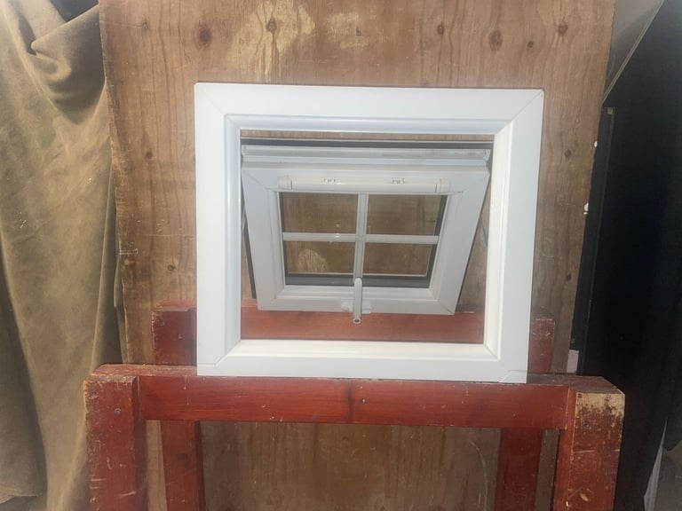 H 36.5 x W 47 cm - BEAUTIFUL SMALL GEORGIAN UPVC DOUBLE GLAZED WINDOW - CLEAR THERMAL (REF: SJ462)