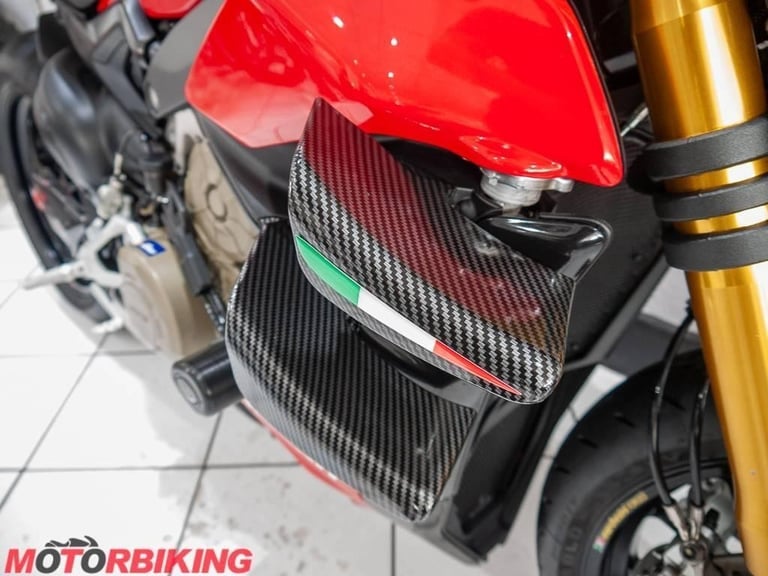 2020 (70) Ducati Streetfighter V4S - Beautiful bike with extras & Ducati history