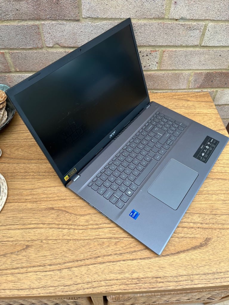 ACER ASPIRE LAPTOP  - ONLY 5 MONTHS OLD