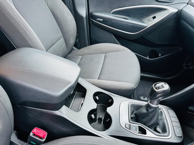 2016 Hyundai Santa Fe 2.2 CRDi SE 4WD Euro 5 5dr (5 seat) ESTATE Diesel Manual