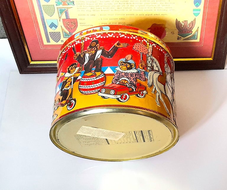 CIRCUS BIG TOP LIDDED TIN - ANIMALS, CLOWNS etc 19. x 16 cm GOOD CONDITION