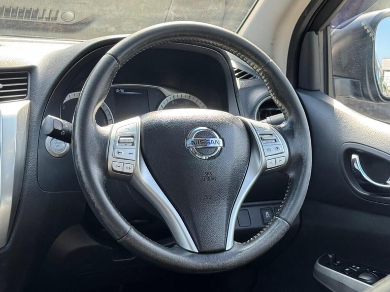 2016 Nissan Navara 2.3 dCi Tekna Auto 4WD Euro 5 4dr PICK UP Diesel Automatic