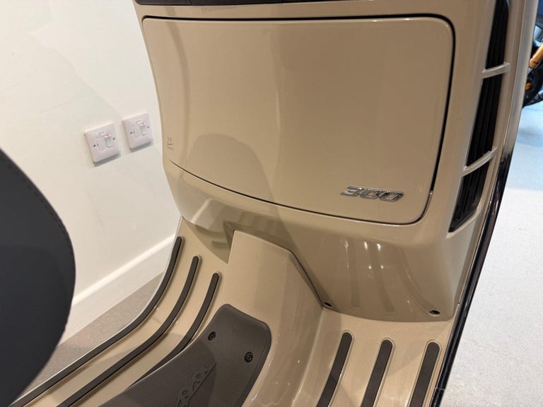 2024 VESPA GTS 300 HPE, '24 Plate with 967 miles