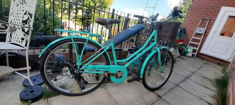 Women's commuter bike/ shopping bike