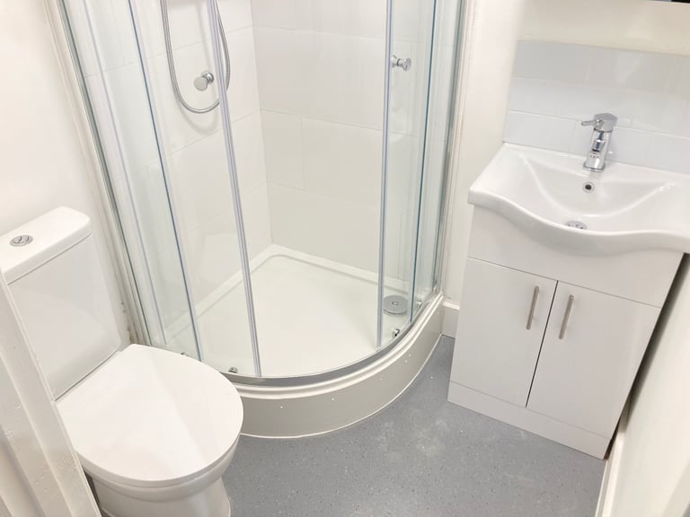 Includes Bills Converted New Ground Studios Shower WC DBedRoomKitchenDineSit VeryNearTubeBusShops