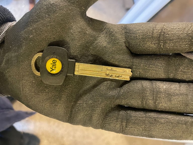 UPVC DOOR 208 x 91 cm NEW (LESS THAN 6 MONTHS OLD) - UPVC THERMAL DOUBLE GLAZED DOOR (REF: DX126)