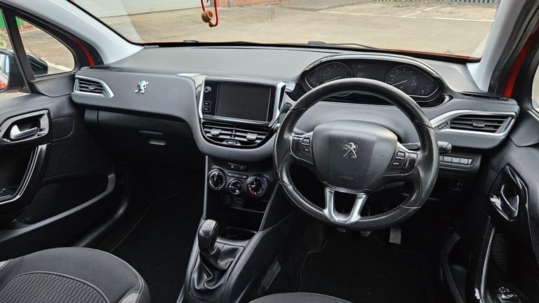 2016 Peugeot 208 1.2 PureTech XS-White 5dr HATCHBACK Petrol Manual