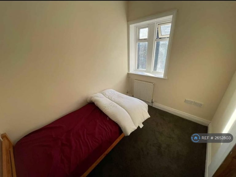 1 bedroom in Wheathouse Road, Huddersfield, HD2 (#2652803)