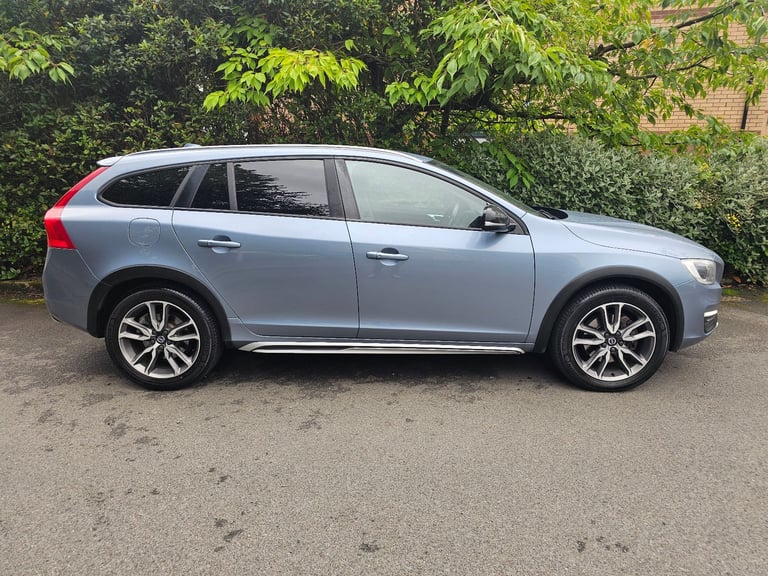 VOLVO V60 CROSS COUNTRY 1 OWNER LUX NAV FVSH LIKE 4WD 4X4 ALL ROAD ESTATE V70 V40