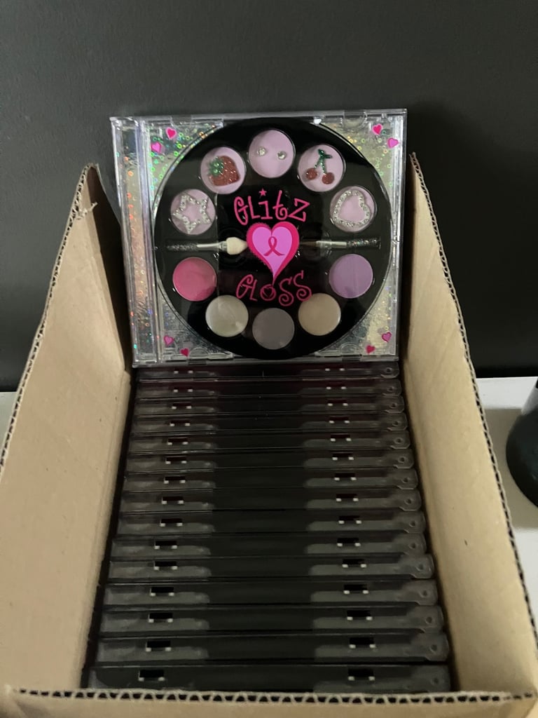 image for  Job lot of 25 Glitz Gloss make up sets (new)