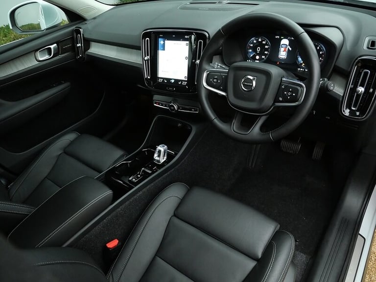 2020 Volvo XC40 2.0 B4P Inscription Pro 5dr Auto ESTATE PETROL Automatic