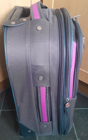 Chicane pink black cabin size expandable suitcase 50x20x34cm