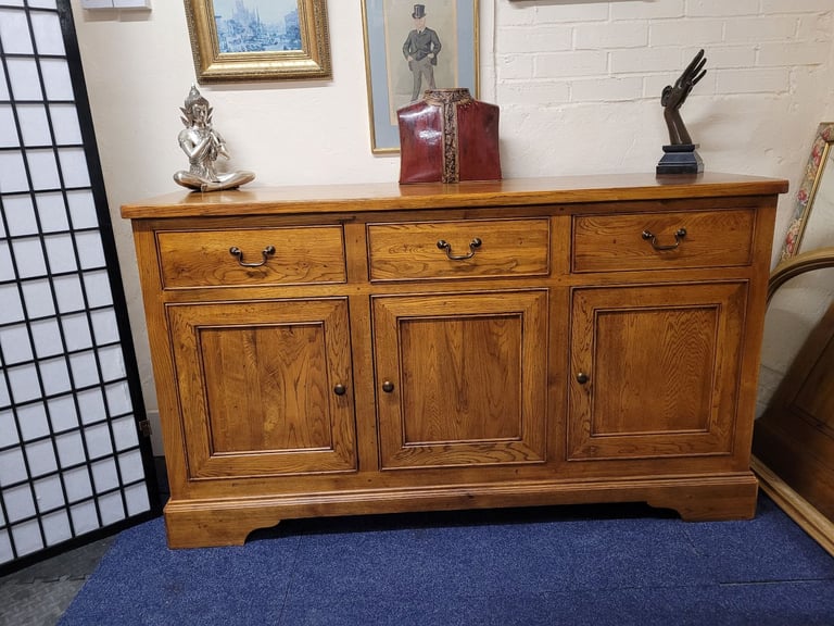 image for Stunning large Willis and Gambier solid oak sideboard   