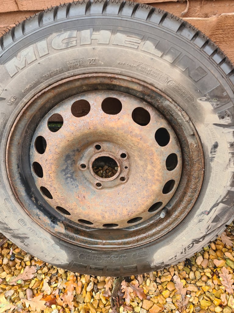 Vauxhall Vivaro wheels & tyres