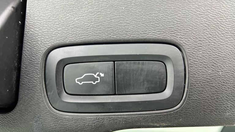 2023 Volvo XC60 2.0 T6 [350] RC PHEV Core Bright 5dr AWD Gtron ESTATE PETROL/ELECTRIC Automatic
