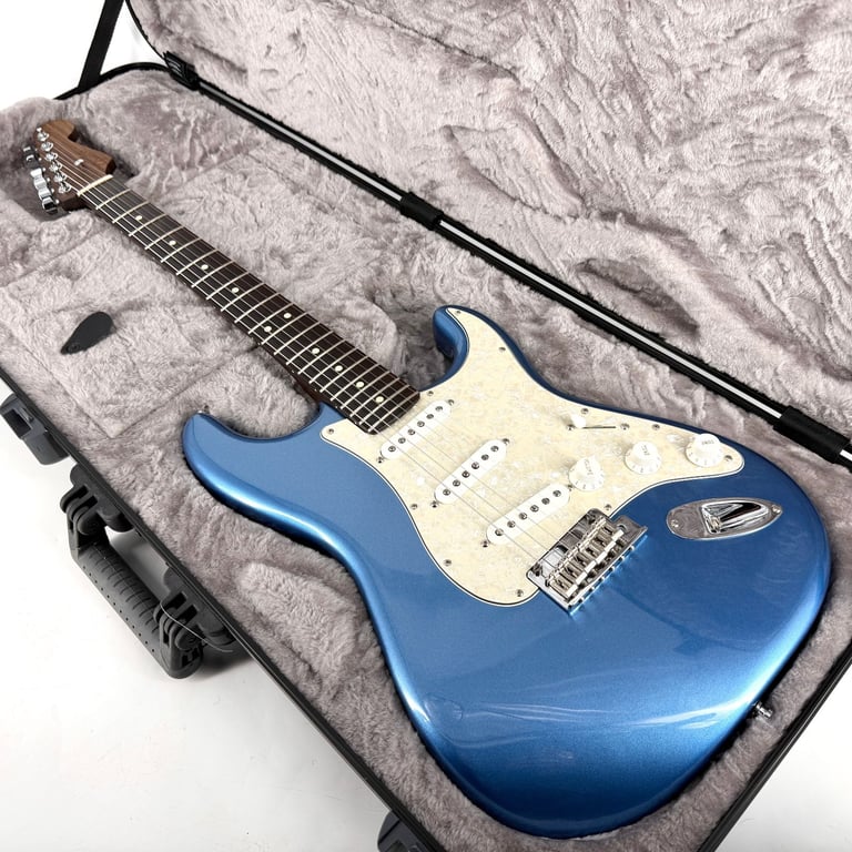 image for 2023 Fender Ltd Edition American Professional II Stratocaster Solid Rosewood Neck - Lake Placid Blue