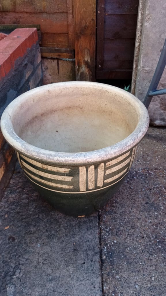 image for Plant pot large size glazed plant pot good condition £15