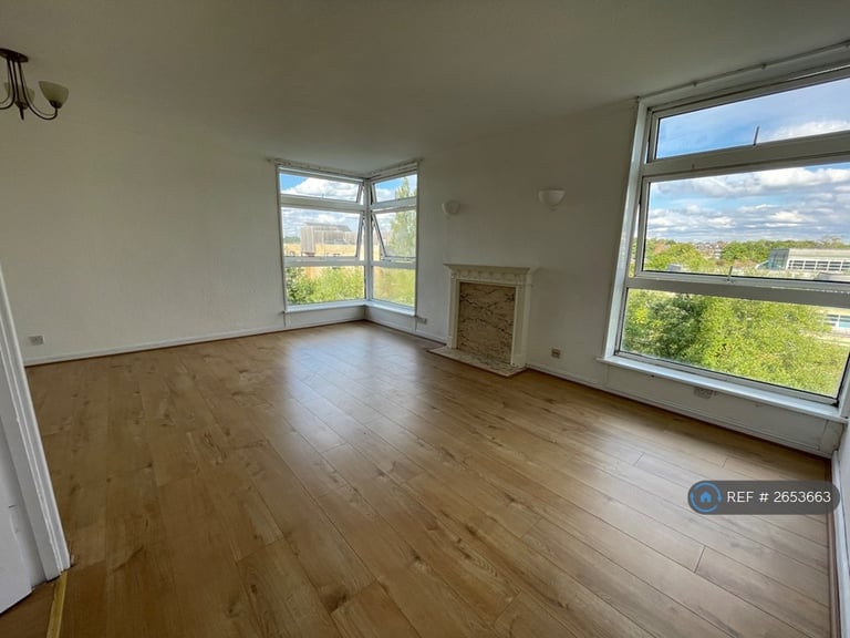 2 bedroom flat in Oxford Road, Uxbridge, UB9 (2 bed) (#2653663)